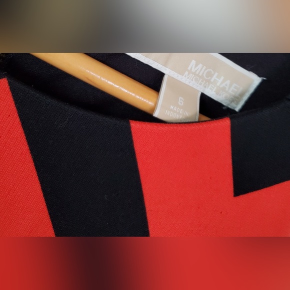 MICHAEL KORS Navy & Coral sleeveless dress (chevron pattern) - Picture 3 of 3